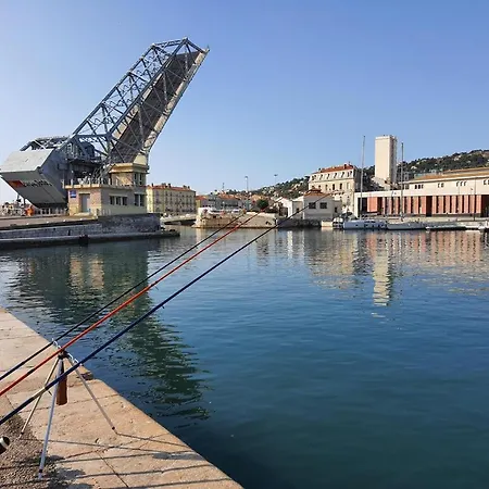 F4 Traversant, 75m2 Avec Garages Appartement Sète