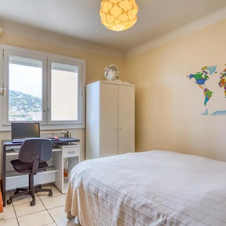 F4 Traversant, 75m2 Avec Garages