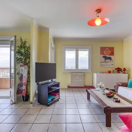 F4 Traversant, 75m2 Avec Garages * Sète