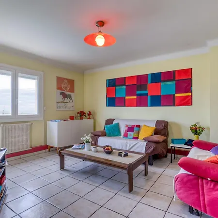 F4 Traversant, 75m2 Avec Garages *