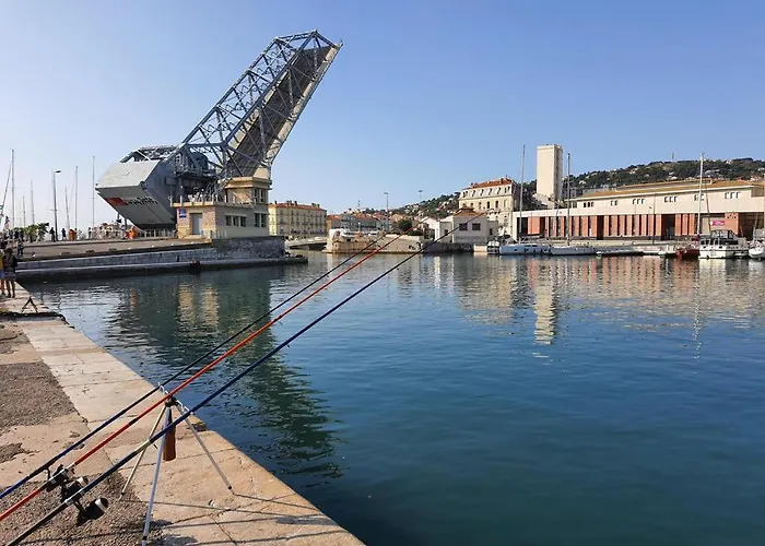 F4 Traversant, 75m2 Avec Garages Appartamento Sète