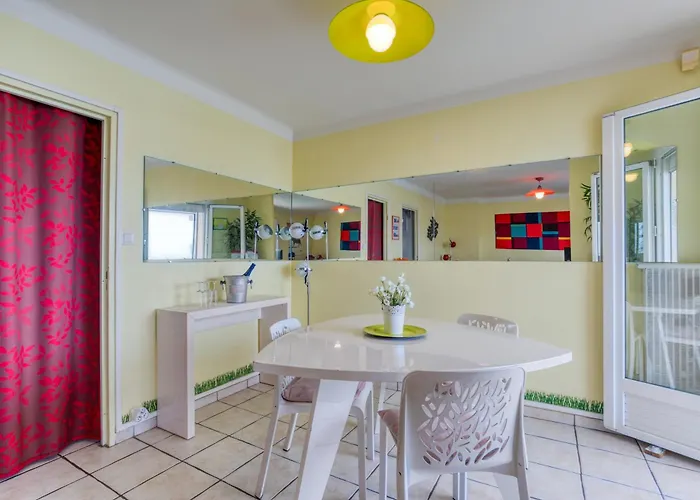 F4 Traversant, 75m2 Avec Garages Appartamento