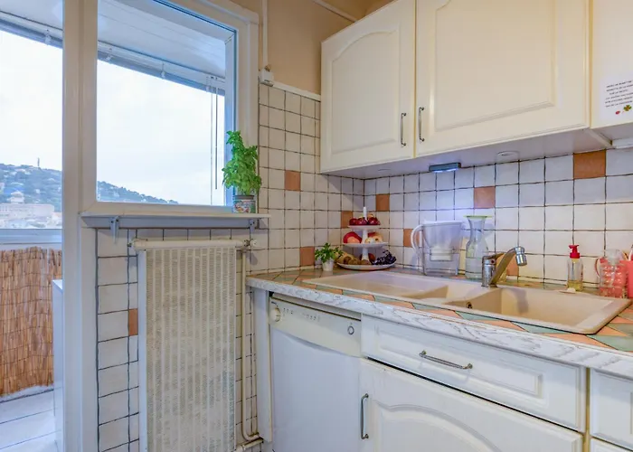 F4 Traversant, 75m2 Avec Garages