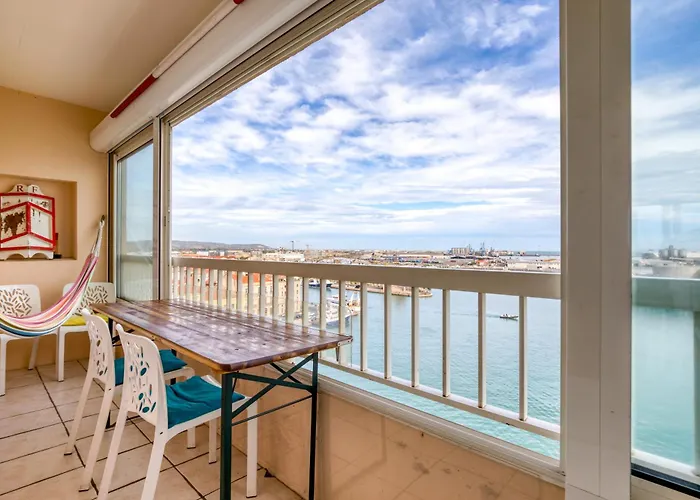 Appartamento F4 Traversant, 75m2 Avec Garages Sète