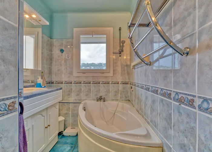 F4 Traversant, 75m2 Avec Garages Appartamento