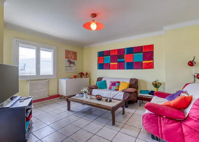 F4 Traversant, 75m2 Avec Garages *