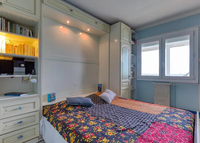 F4 Traversant, 75m2 Avec Garages Appartamento